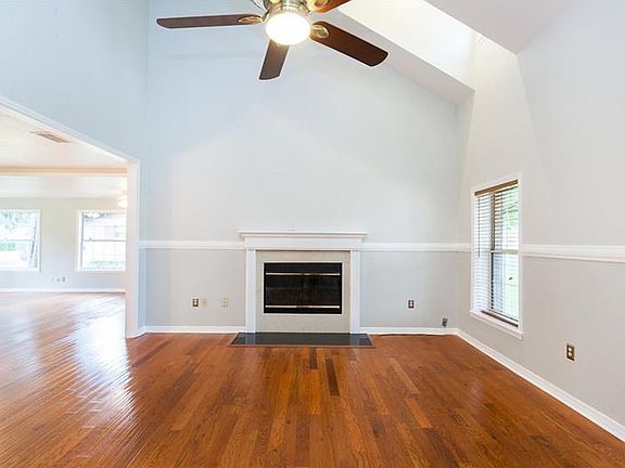 3rd image of 1731 Cypress Ct