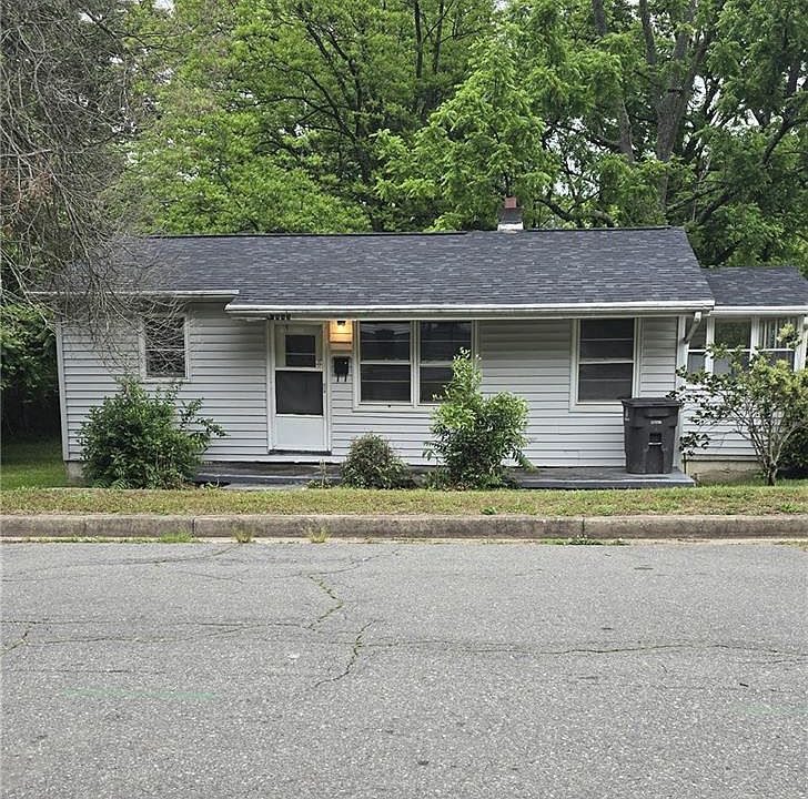 1st image of 1449 Douglas St