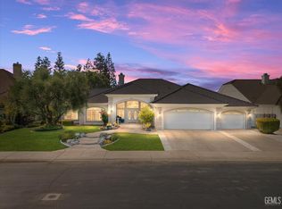 6920 Iron Oak Dr, Bakersfield, CA 93312