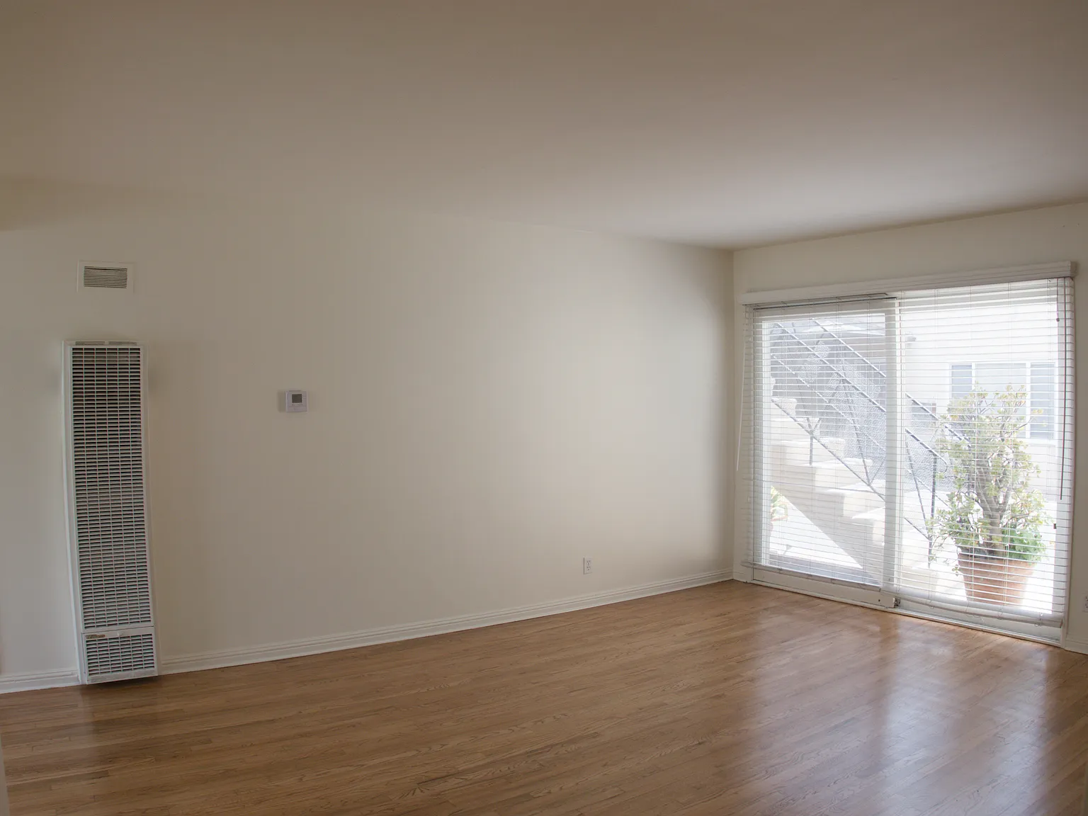 2 bed, 1.5 bath, 1100 sqft, $2,750 — Photo 4