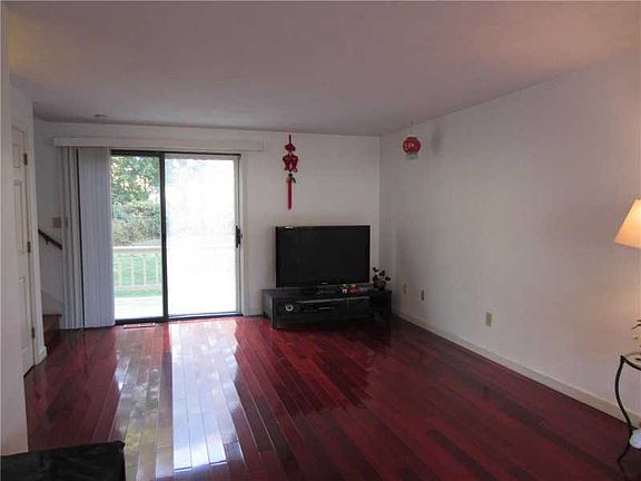 4th image of 804 Woodhaven Ct