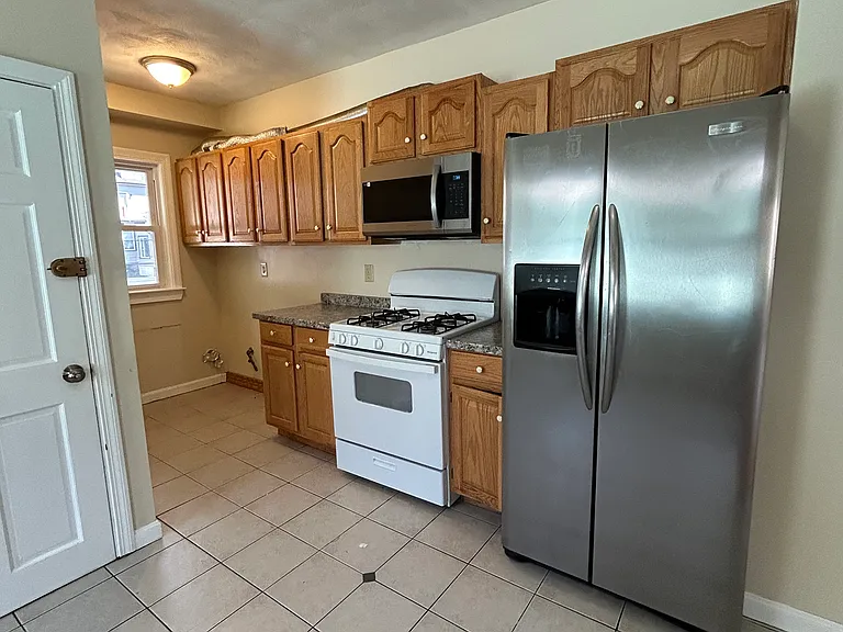 45-47 Selden St #1 — Photo 6