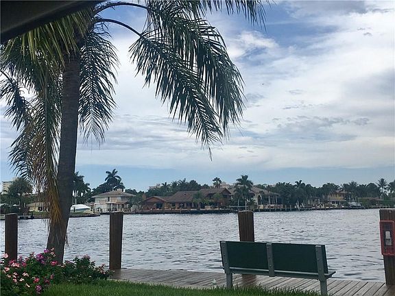 3rd image of 6207 Bay Club Dr APT 4