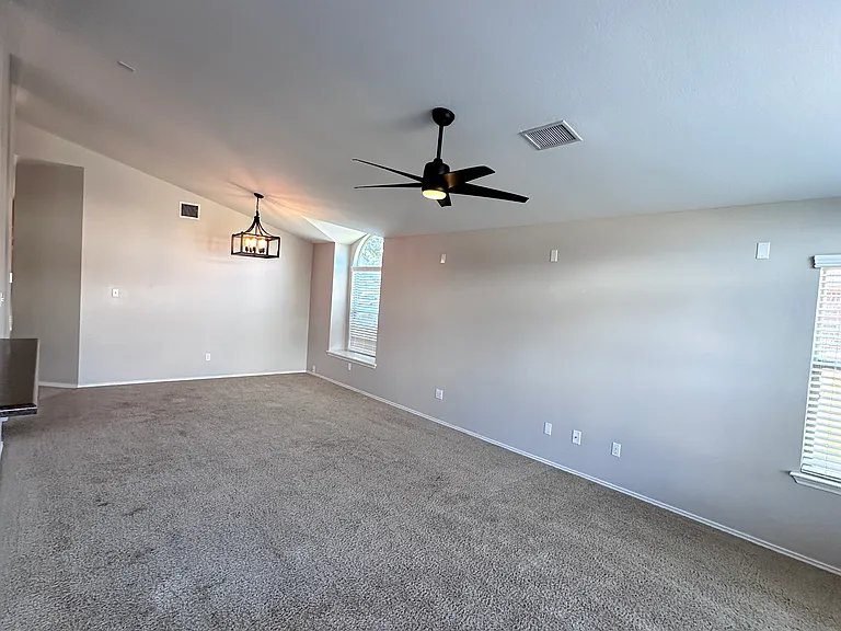 6902 Golden Oak Ln — Photo 5
