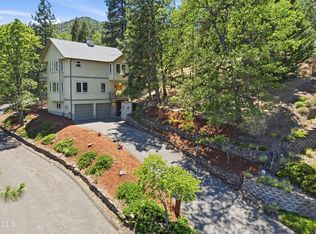 215 Piedmont Dr, Ashland, OR 97520