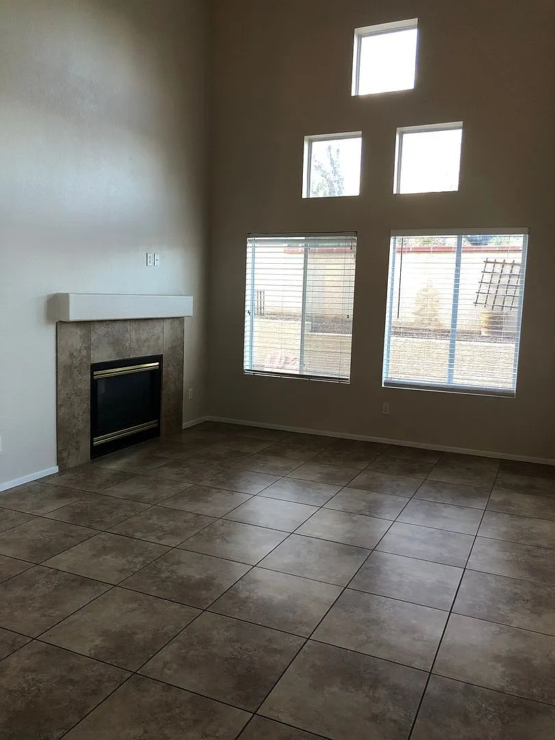 Great Summerlin Home — Photo 4