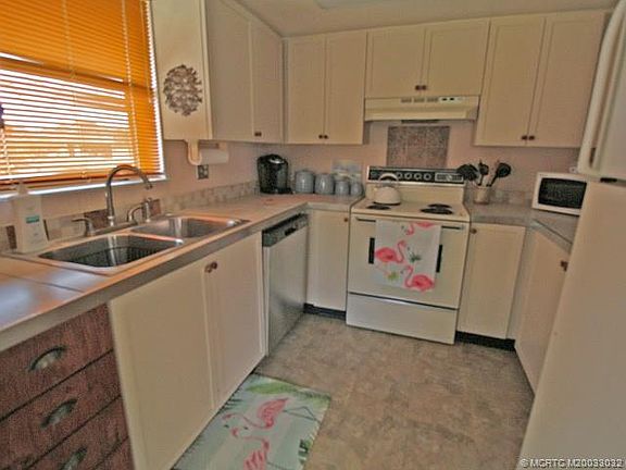 3rd image of 301 SW South River Dr APT 207