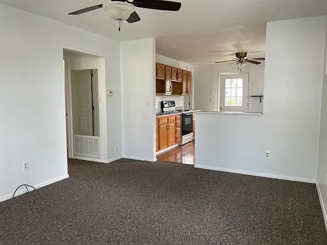 350 N Oak St — Photo 6