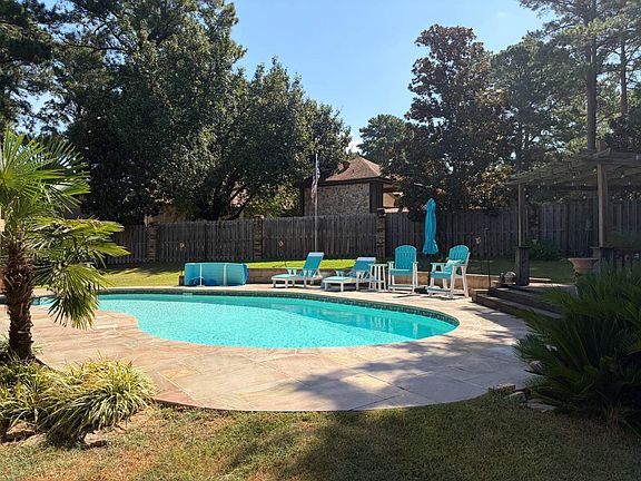 4th image of 64 Sassafras Dr