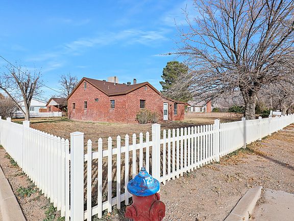 2nd image of 401 16th St