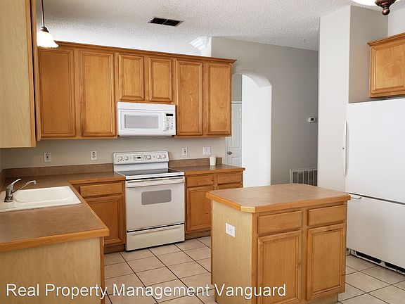 3rd image of 3709 Shawn Cir