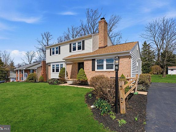 3rd image of 1211 Grafton Shop Rd