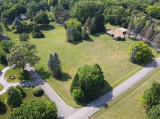 25 W Surrey Ln, Barrington Hills, IL 60010