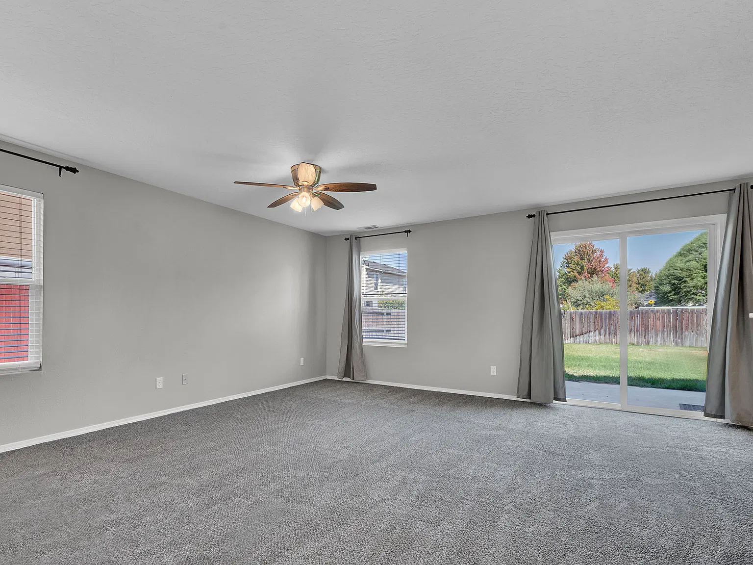 4 bed, 2518 sqft, $2,399 — Photo 3