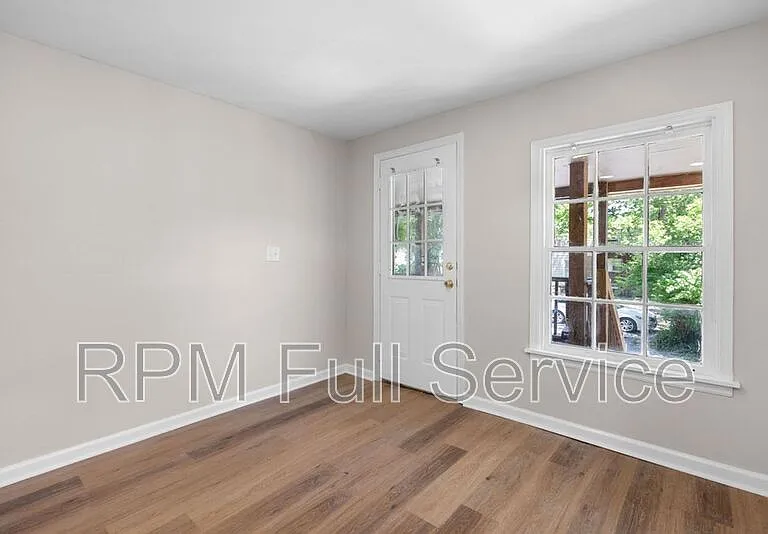 325 54th Ave N #E — Photo 7