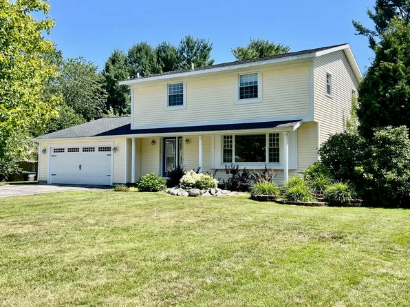 1885 Shorewood Dr, Norton Shores, MI 49441