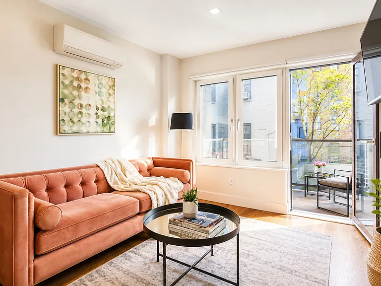 219 S 3rd St #3R — Photo 2