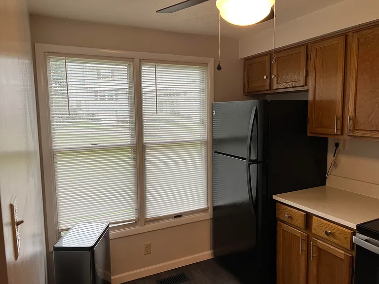 2517 Hawthorne Dr — Photo 7