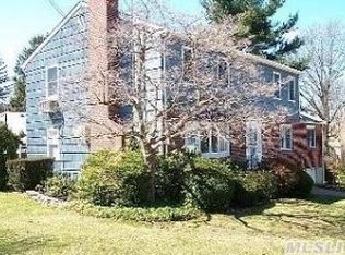 1 Huron St, Glen Head, NY 11545