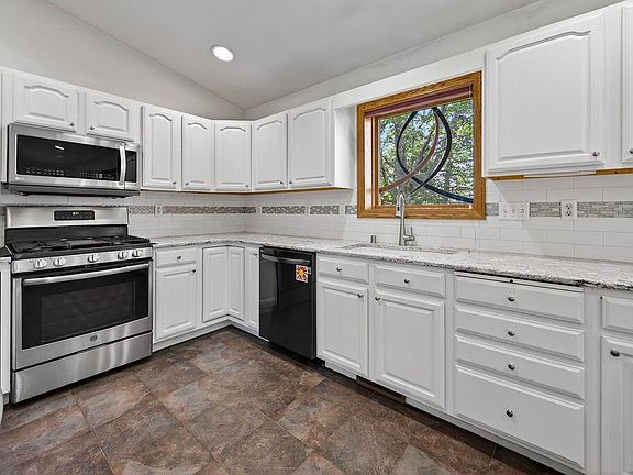 3rd image of 303 Andrew STREET