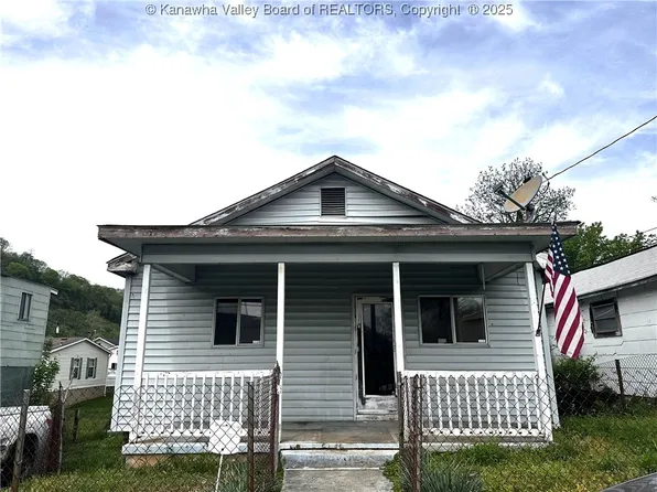 13 128th St, Charleston, WV 25315