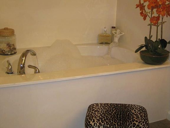 Lg soak tub in Master bath suite