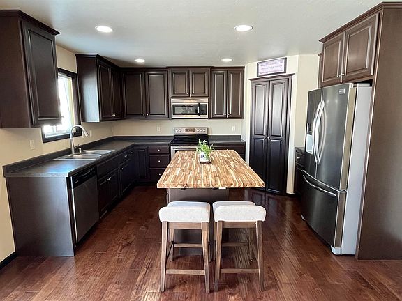 3rd image of 600 Castlestone Ct