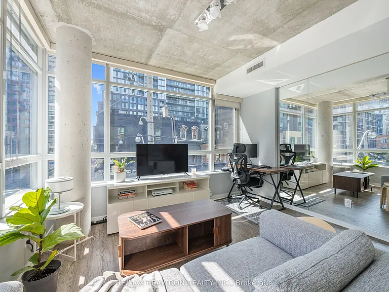 218 King St E #320 — Photo 12