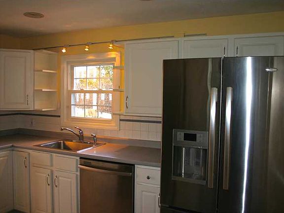4th image of 873 Greenwich Ave