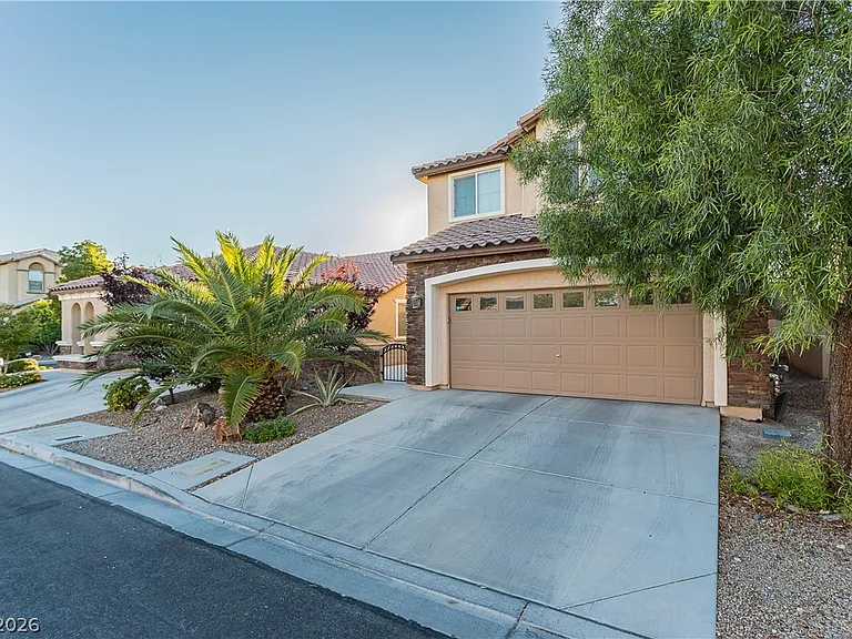 1041 Chestnut Chase St — Photo 3