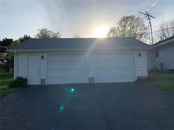 4th image of 614 E Blackburn St