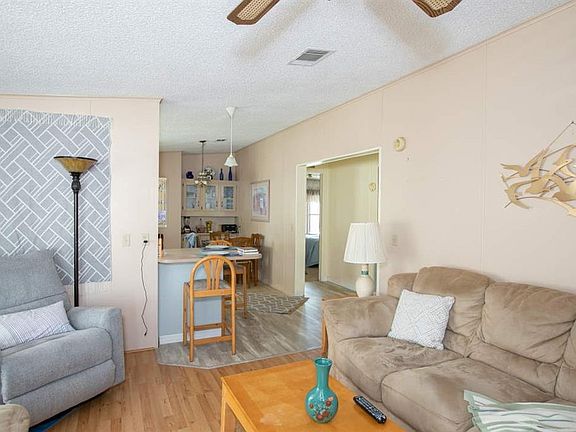 5th image of 328 Kiwi Dr