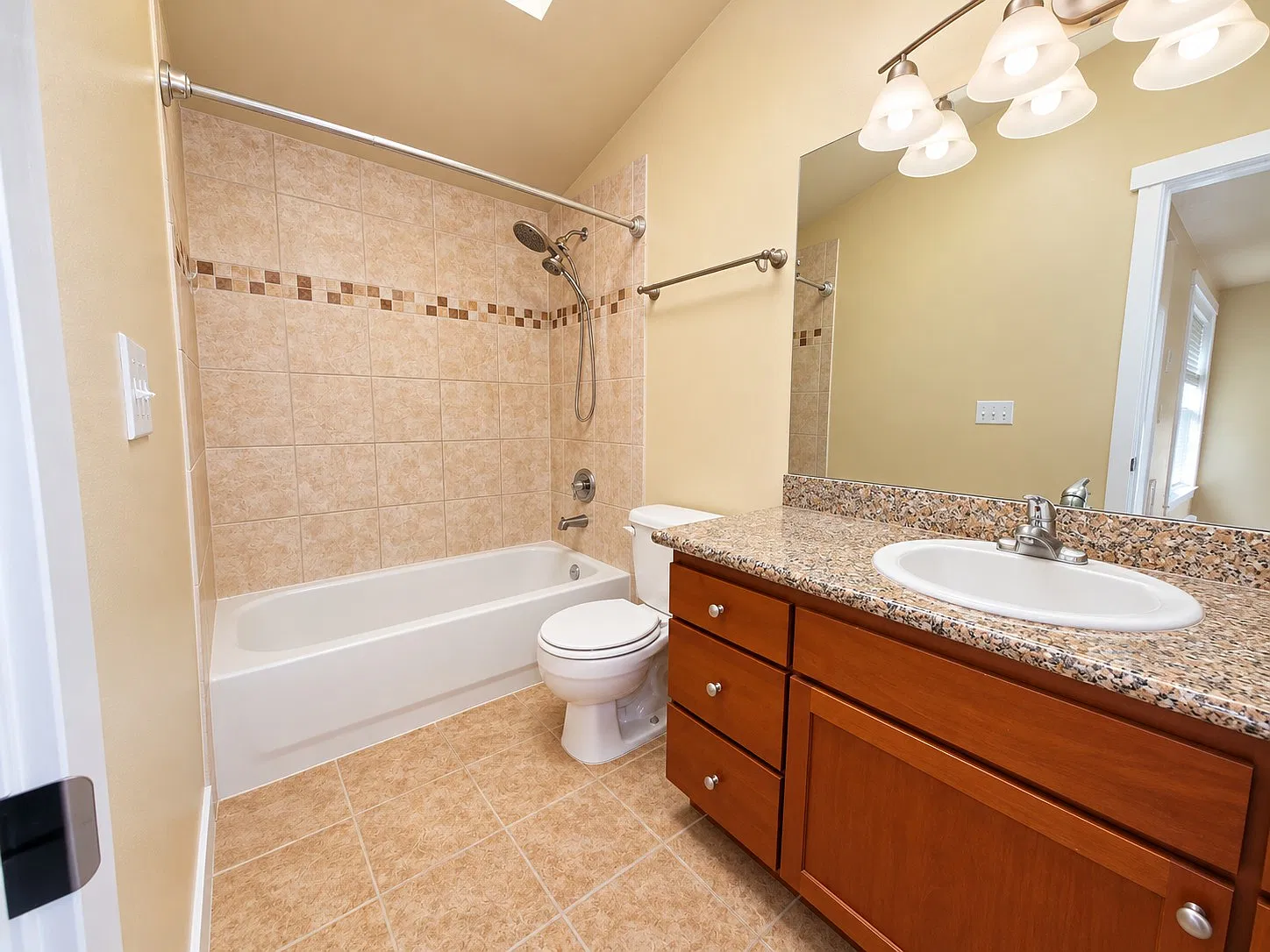 3 bed, 3.5 bath, 1390 sqft, $3,375 — Photo 2