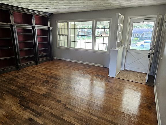 4th image of 2253 S Florence Ave