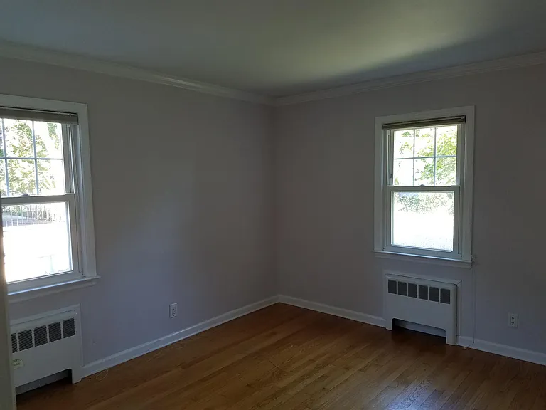 137 Holland Ave — Photo 4