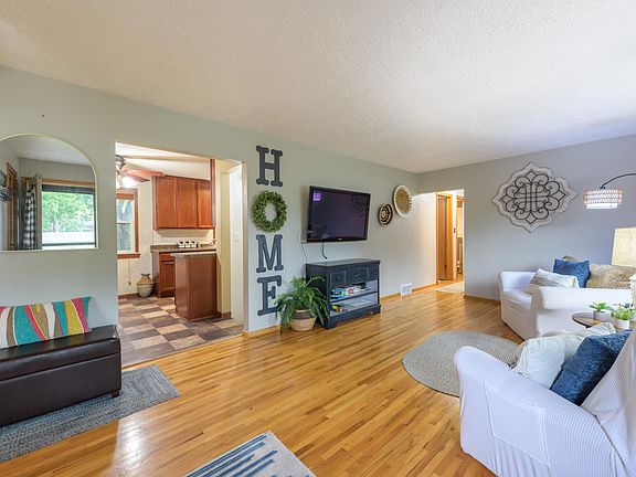 4th image of 2024 Maple St