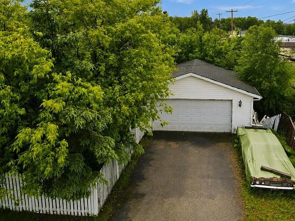 3rd image of 314 SE 8th St