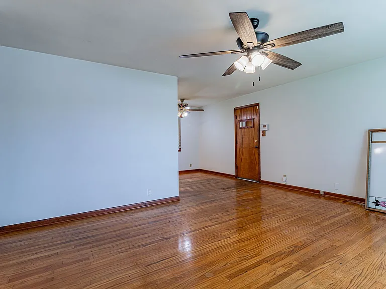 2106 Campbell Dr — Photo 6