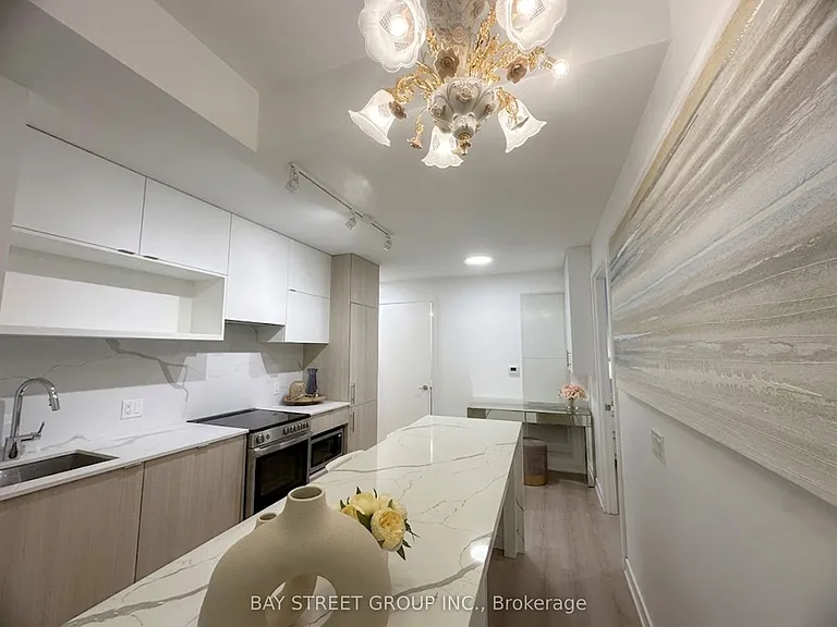 100 Queen St E #2911 — Photo 6