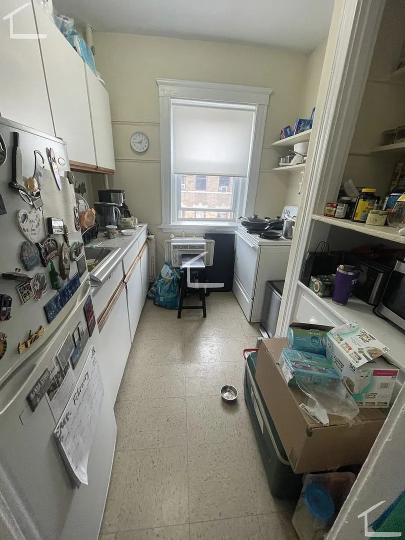 9/1 No fee! Spacious 1BR in Allston near Green Line, heat inc! — Photo 2