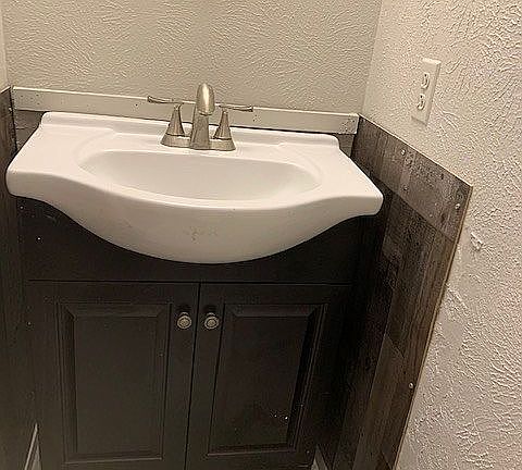 3rd image of 601 Carriagehouse Ln APT 3