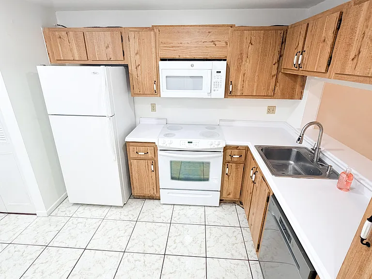 6475 W Oakland Park Blvd — Photo 7