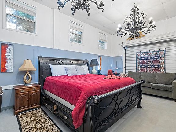 5th image of 6717 N Harer St #4