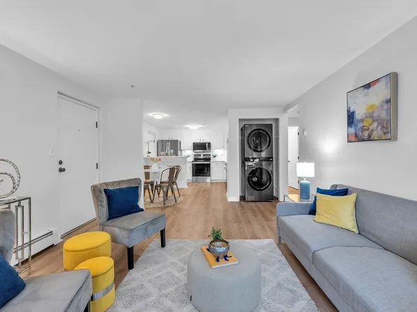 25 Pine St Unit B, Canton, MA 02021