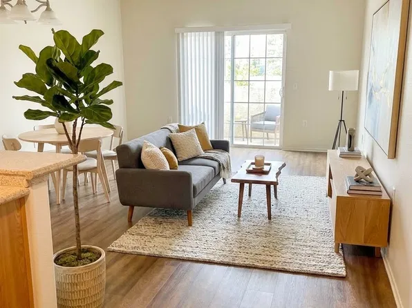 Towne Crest Apartments, 750 Via Pueblo #1, Riverside, CA 92507