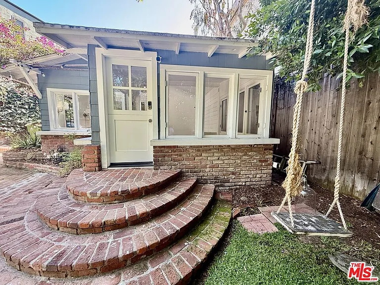 3419 Strongs Dr — Photo 2
