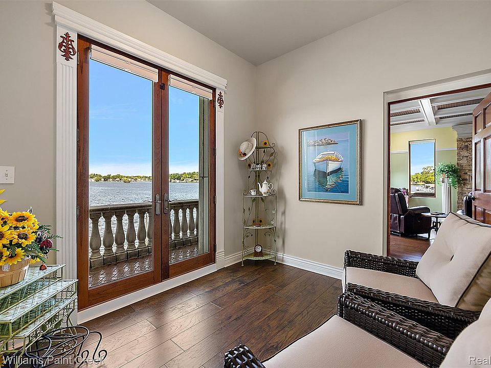 328 S Broadway St, photo 24