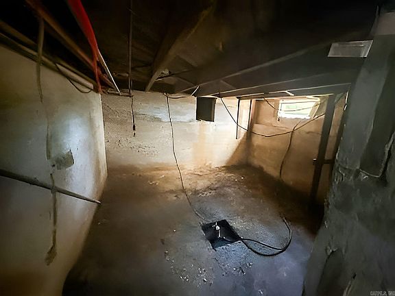 4th image of 131 W 1st St