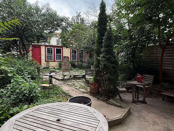 5th image of 637 Leonard St