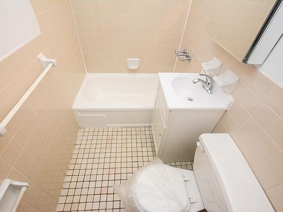 4th image of 221 E 88th St APT 3C